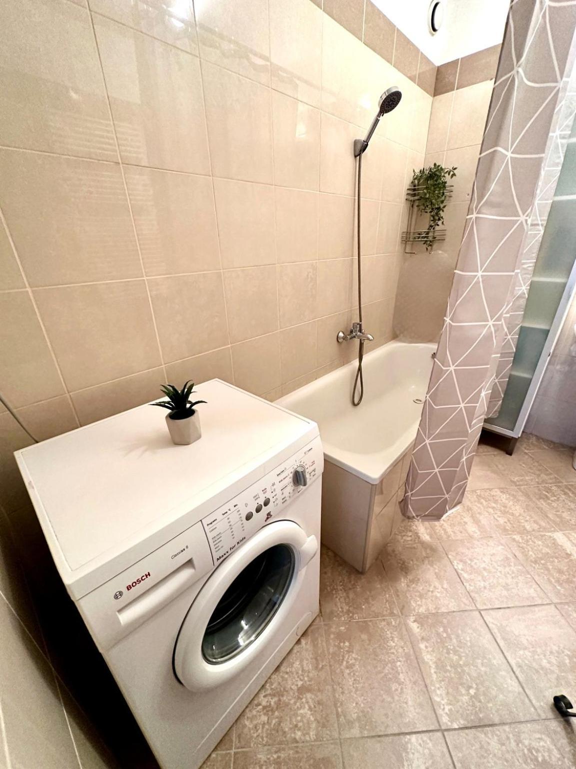 City Center Apartment With Balcony Budapesta Exterior foto